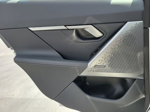 New 2026 BMW i5 eDrive40 w/ Convenience Package RWD image 16