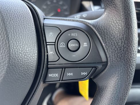Used 2025 Toyota Corolla LE FWD image 18