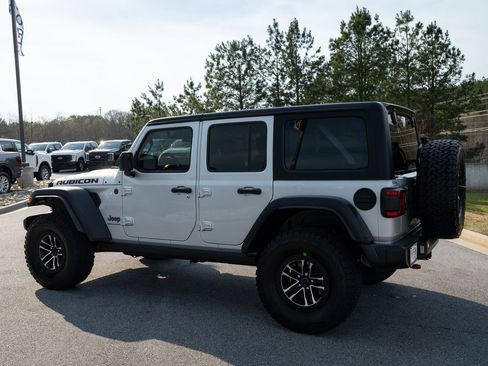 Used 2024 Jeep Wrangler Unlimited Rubicon w/ XTREMEE 35" Tire Package AWD/4WD image 7