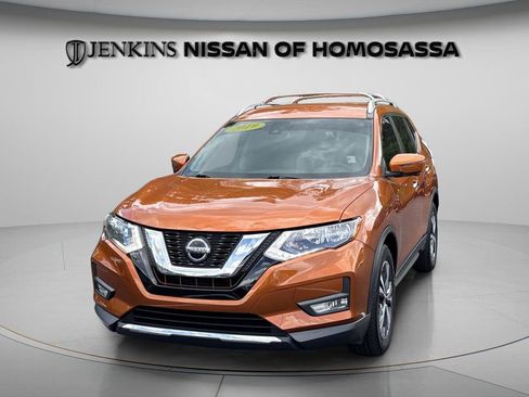 Certified 2019 Nissan Rogue SV w/ Premium Package image 11
