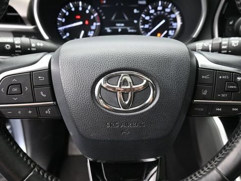 Used 2021 Toyota Highlander XLE FWD image 28