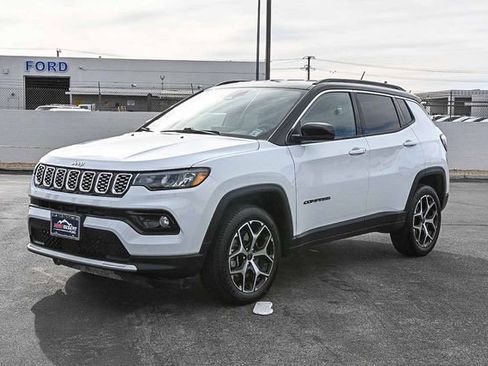 Used 2025 Jeep Compass Limited AWD/4WD image 3