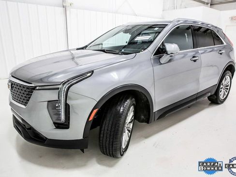 Used 2024 Cadillac XT4 Premium Luxury image 2