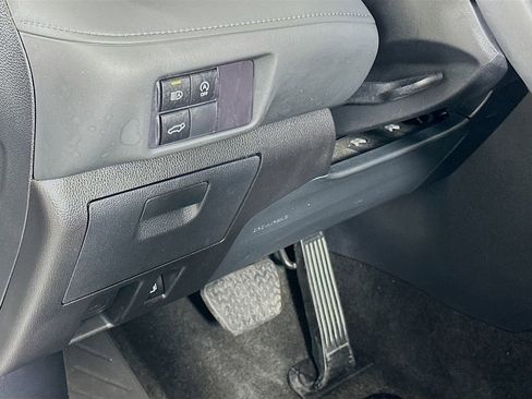 Used 2024 Toyota Highlander XLE image 10