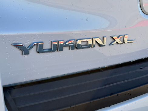 Used 2017 GMC Yukon XL SLT w/ Premium Edition image 10