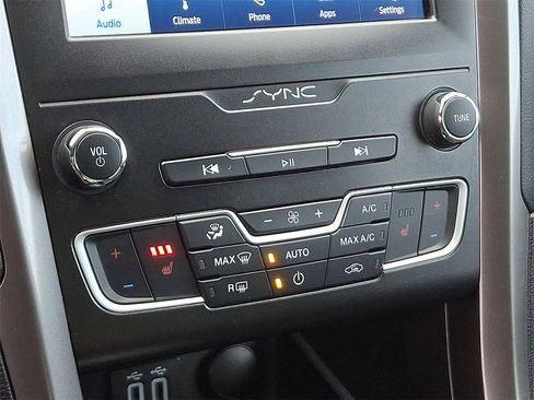 Certified 2019 Ford Fusion SE image 16