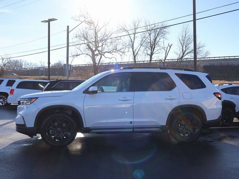 New 2025 Honda Pilot Touring image 4