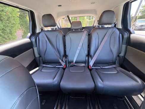 Used 2026 Kia Carnival FWD image 41