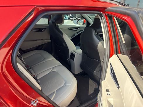 Used 2023 Kia Niro Wind w/ Wind Preserve Package FWD image 8