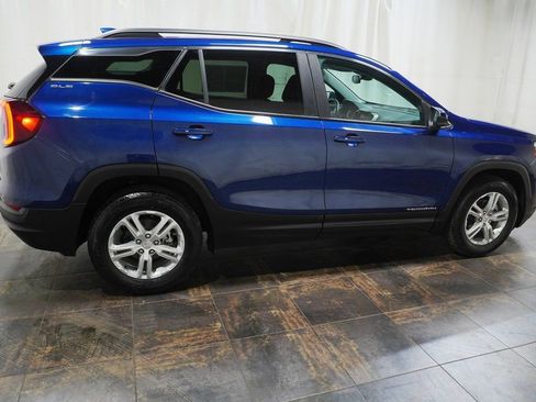 Used 2023 GMC Terrain SLE w/ Driver Convenience Package image 4