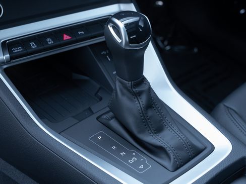 New 2025 Audi Q3 2.0T Premium image 14