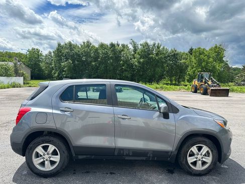Used 2020 Chevrolet Trax LS FWD image 10