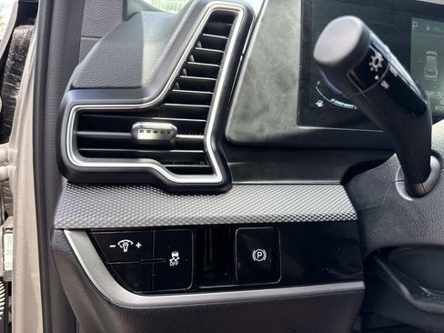 Used 2025 Kia Sportage LX image 33