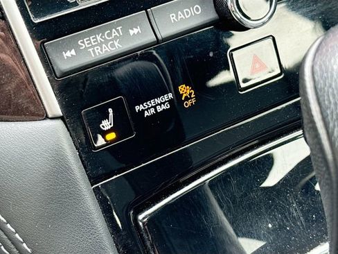 Used 2017 INFINITI Q50 3.0t Premium w/ Driver Assistance Package image 21