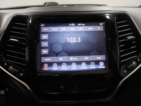 Used 2019 Jeep Cherokee Limited image 24