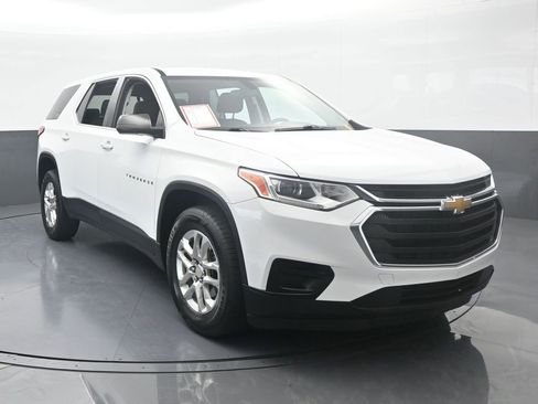 Used 2021 Chevrolet Traverse LS image 9