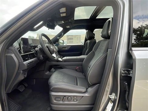 New 2026 INFINITI QX80 Autograph w/ Premium Cargo Package AWD/4WD image 9