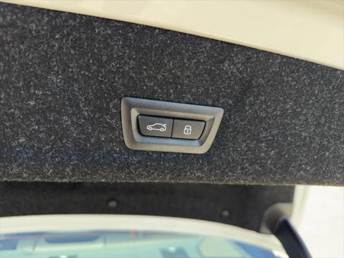 Used 2025 BMW 330i Sedan w/ M Sport Package RWD image 13