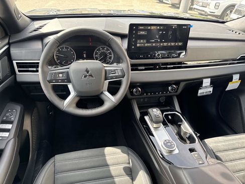 New 2026 Mitsubishi Outlander LE image 6