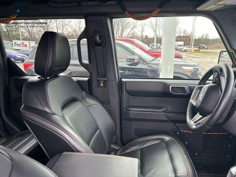 Used 2024 Ford Bronco Badlands image 8