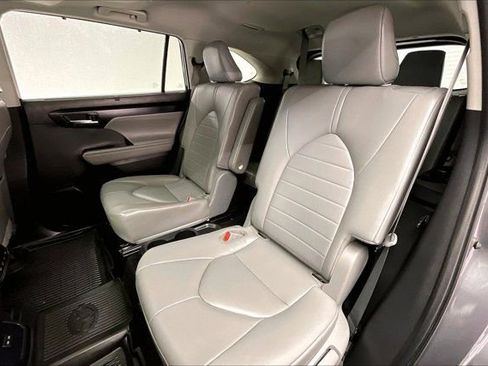 Used 2023 Toyota Highlander XLE image 20