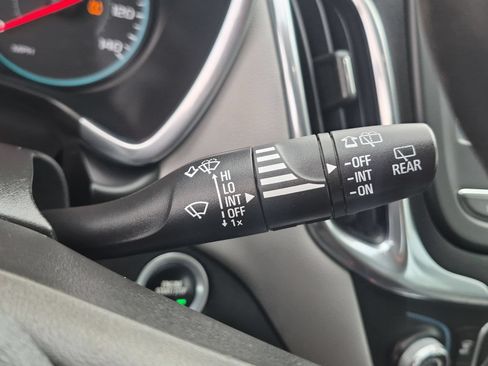 Used 2018 Chevrolet Equinox LS FWD image 25