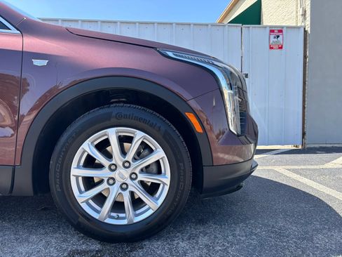 Used 2022 Cadillac XT4 Luxury w/ Cold Weather Package FWD image 9