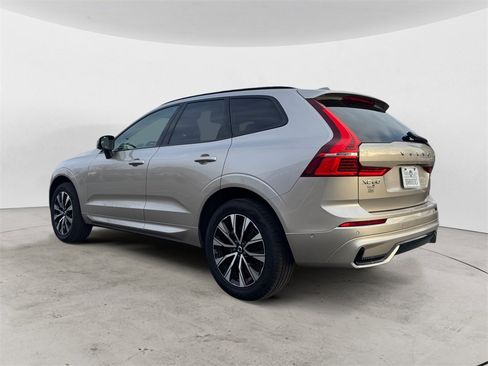 Certified 2025 Volvo XC60 B5 Plus image 3