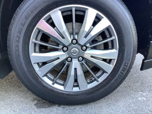 Used 2020 Nissan Pathfinder S image 24