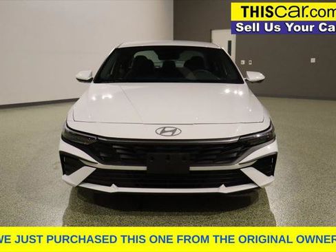 Used 2024 Hyundai Elantra SE FWD image 3