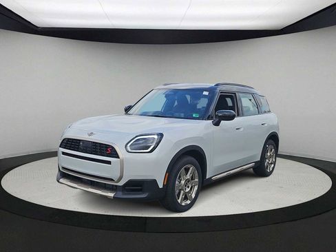 Used 2023 Ford Explorer XLT w/ Equipment Group 202A image 4