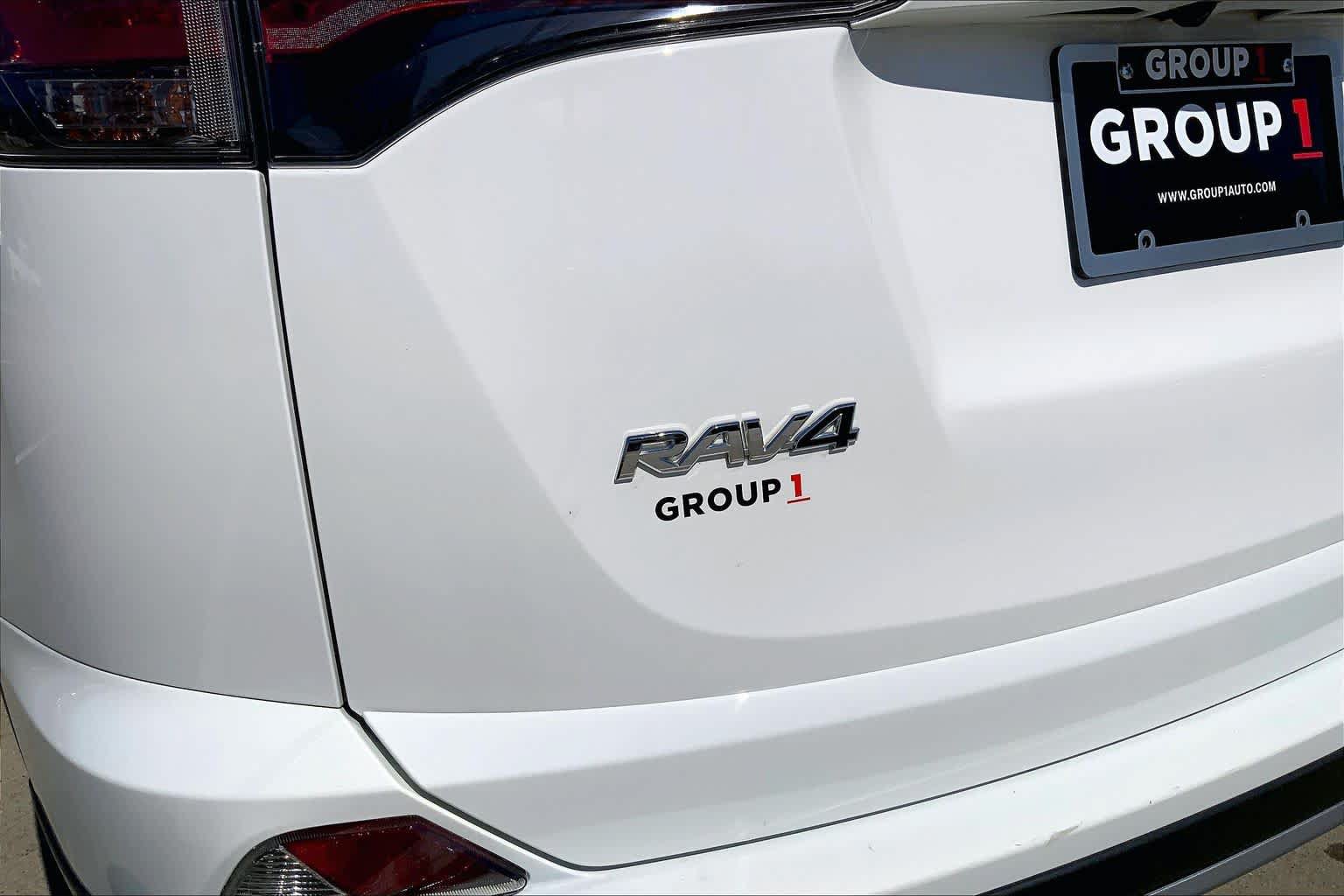 Used 2017 Toyota RAV4 XLE AWD/4WD image 33