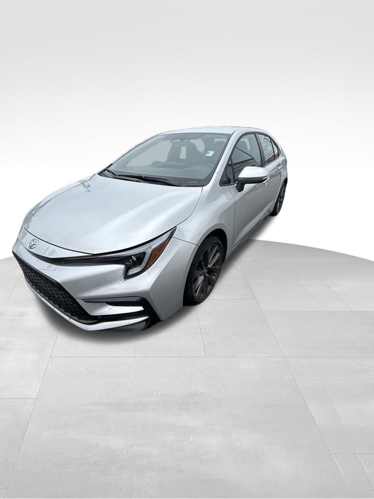 Used 2026 Toyota Corolla SE FWD image 2