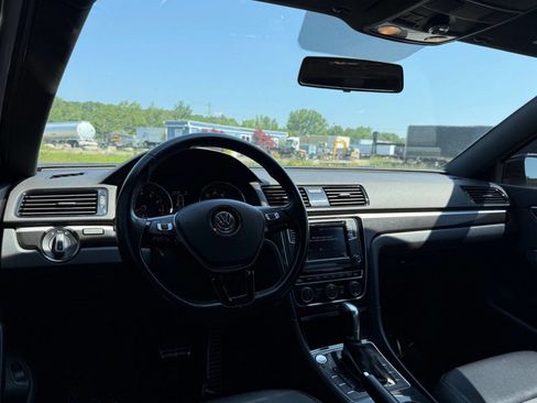 Used 2018 Volkswagen Passat 3.6 image 12
