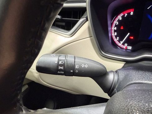 Used 2022 Toyota Corolla Cross XLE image 36