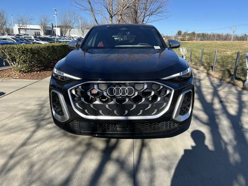 Certified 2025 Audi SQ5 Prestige image 3