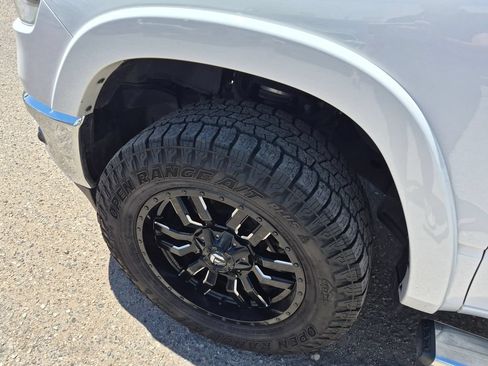 Used 2020 RAM 1500 Laramie AWD/4WD image 9