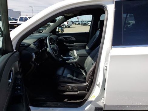 Used 2023 Chevrolet Traverse LT w/ LT Premium Package image 24