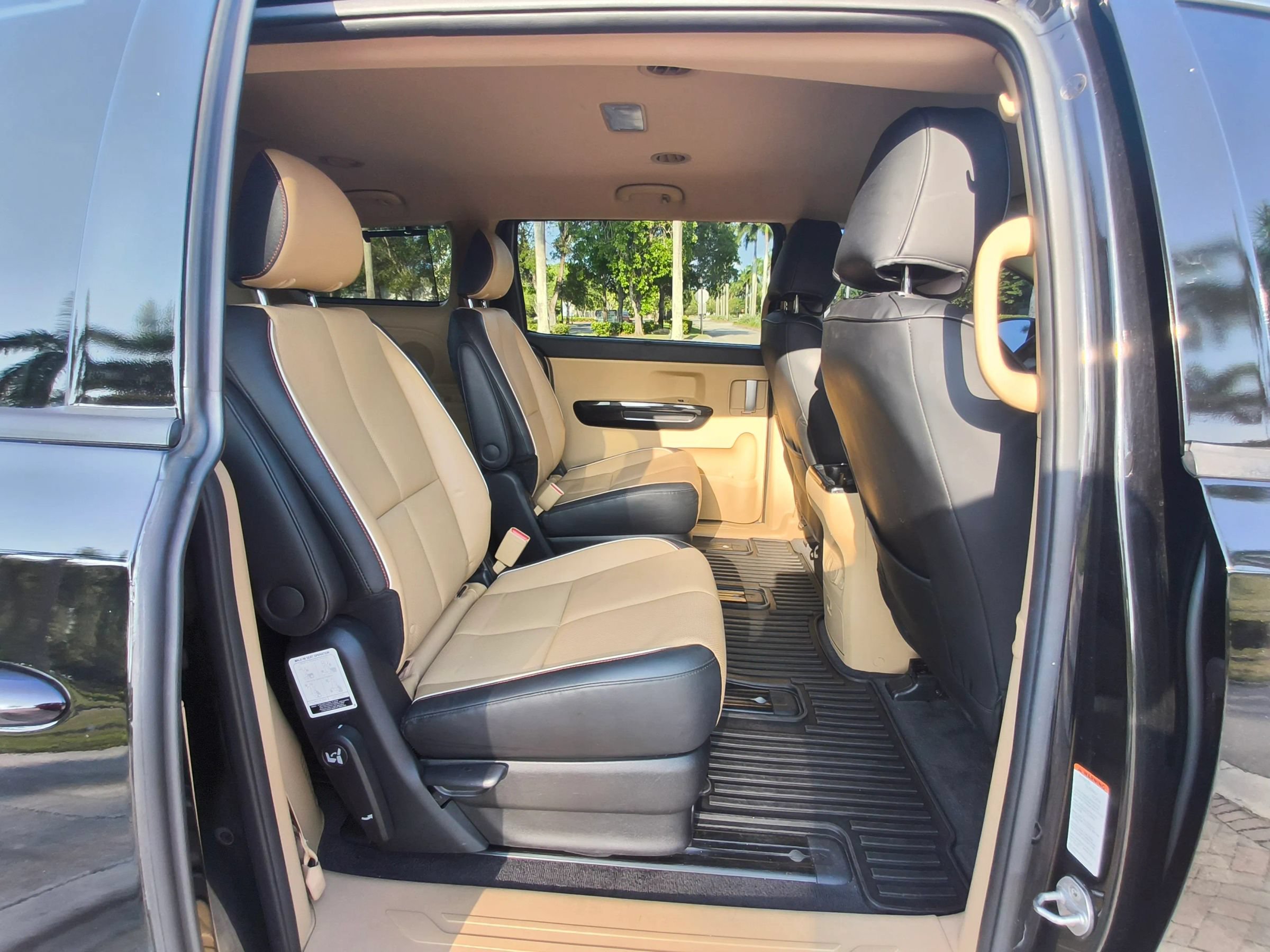 Used 2018 Kia Sedona SX FWD image 15