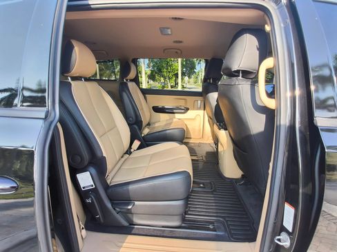 Used 2018 Kia Sedona SX FWD image 15
