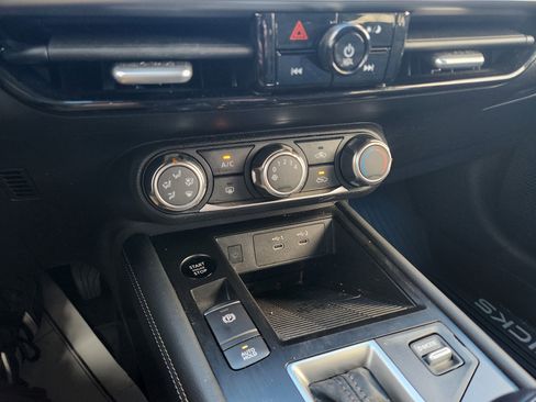 Used 2025 Nissan Kicks SV image 31