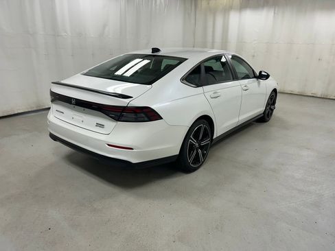 Used 2023 Honda Accord Sport image 3