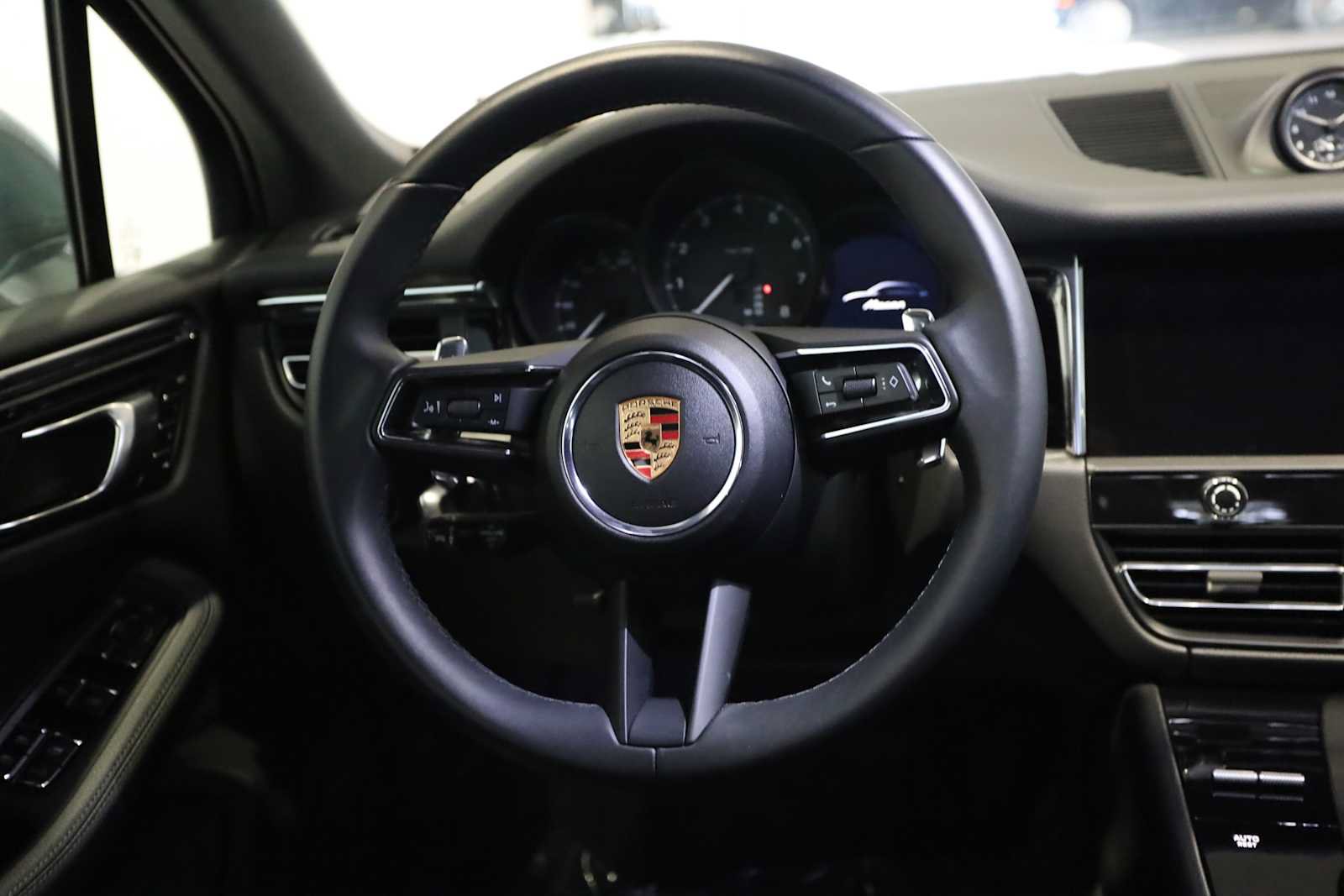 Used 2025 Porsche Macan AWD/4WD image 21