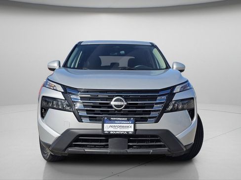 Used 2024 Nissan Rogue SV AWD/4WD image 3