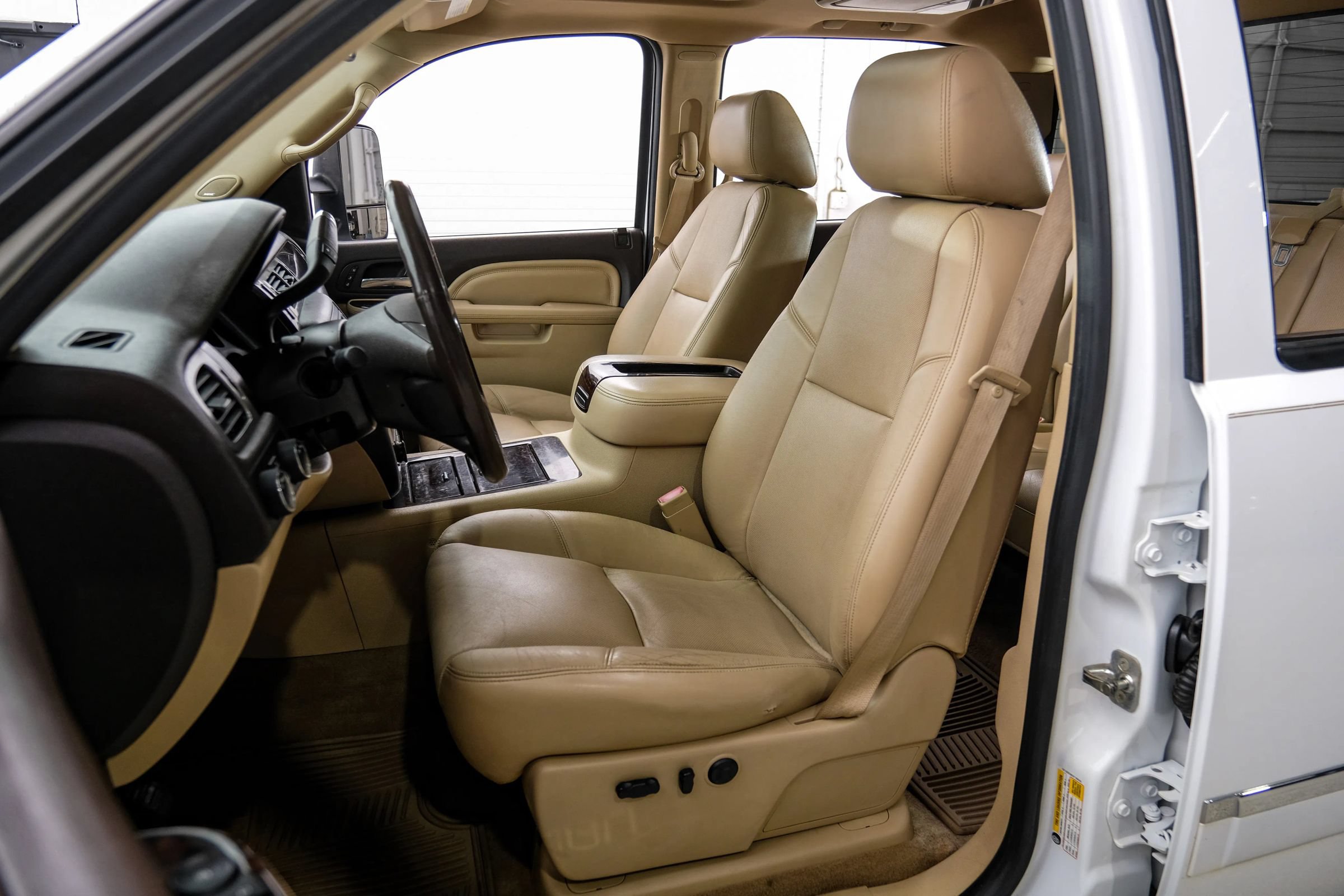 Used 2012 GMC Sierra 3500 Denali AWD/4WD image 40