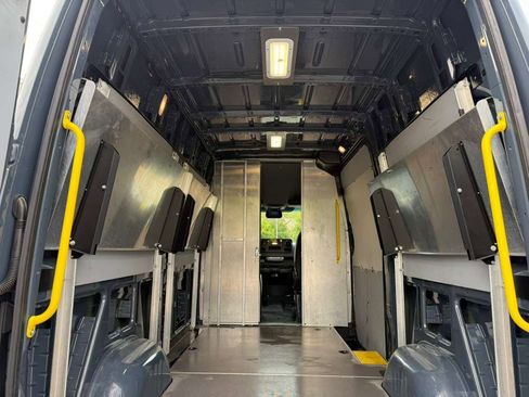 Used 2019 Mercedes-Benz Sprinter 144 image 39