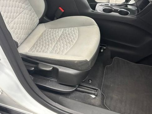Used 2020 Chevrolet Equinox LS w/ LS Convenience Package FWD image 30