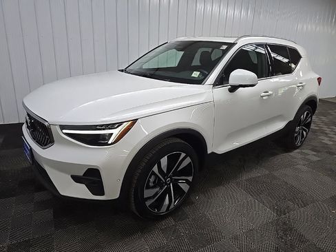 Used 2025 Volvo XC40 B5 Plus w/ Protection Package Premier AWD/4WD image 8