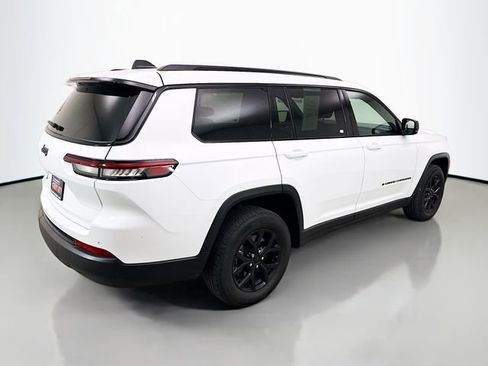 Used 2024 Jeep Grand Cherokee L Altitude AWD/4WD image 9
