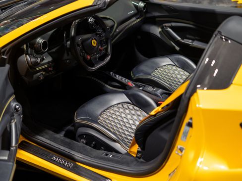 Used 2021 Ferrari F8 Tributo RWD image 2